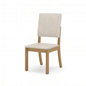 Silla de madera color nature con tapizado de lino