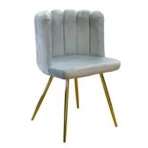 Silla tapizada con respaldo acanalado y patas doradas